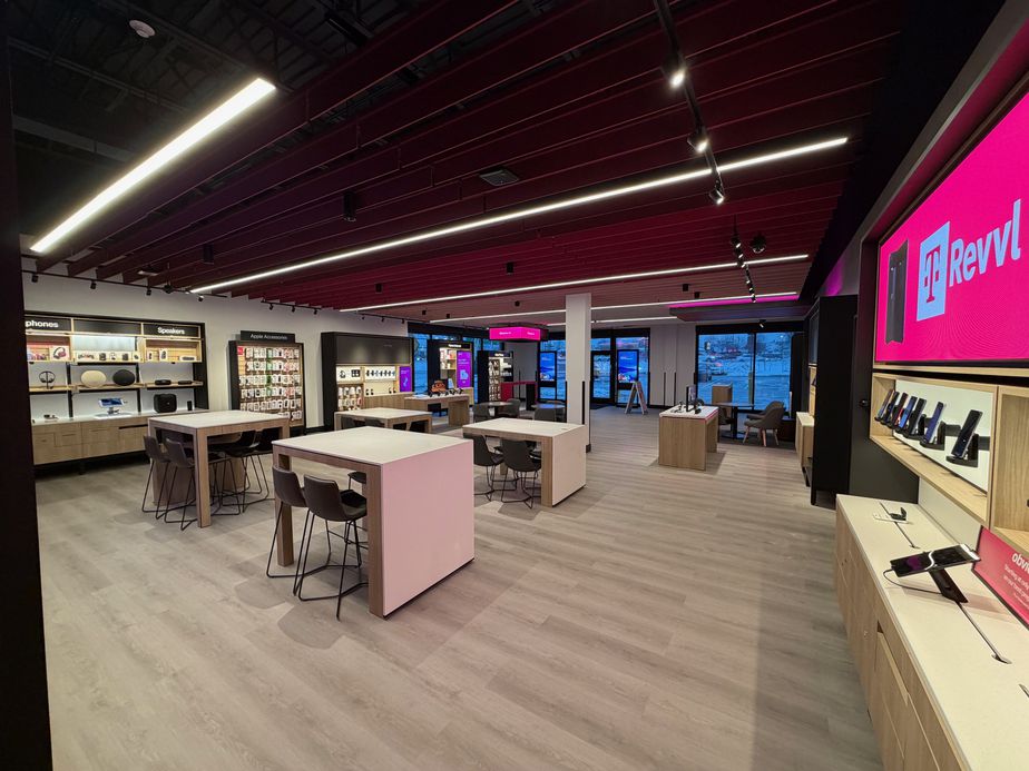  Interior photo of T-Mobile Store at Beltway Towne Centre, Mechanicsburg, PA 