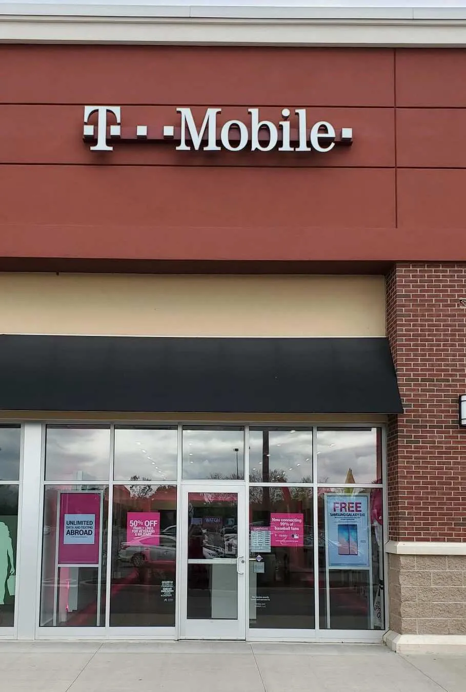 Exterior photo of T-Mobile store at Rt 9 & Troy Schenectady Rd, Latham, NY