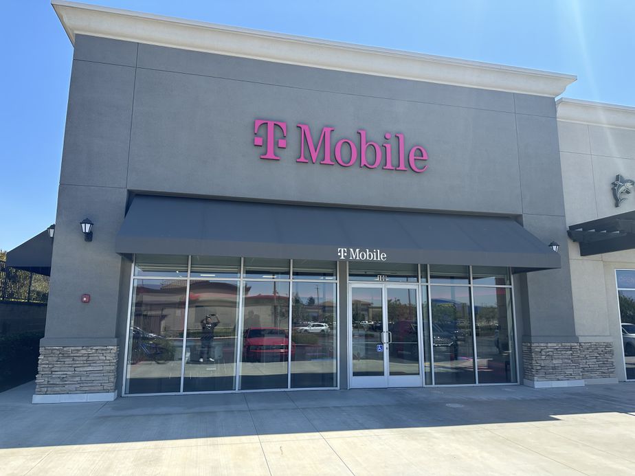 Exterior photo of T-Mobile Store at Lone Hill Ave & Gladstone St, Glendora, CA
