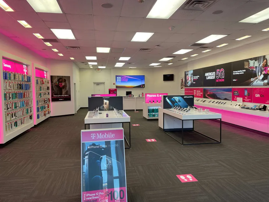  Interior photo of T-Mobile Store at E Wabash St & S Meadow Ln, Frankfort, IN 
