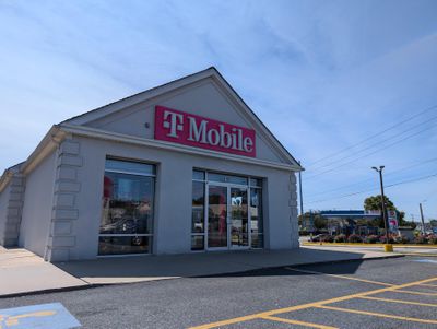Image gallery for T-Mobile Eastern Blvd & Old Eastern