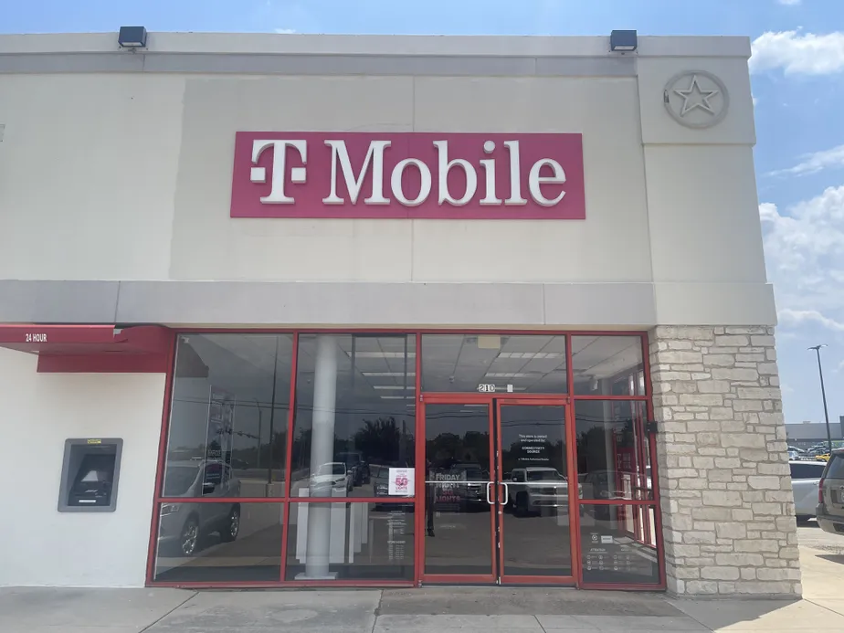  Exterior photo of T-Mobile Store at Constitution Dr & US Hwy 190, Copperas Cove, TX 