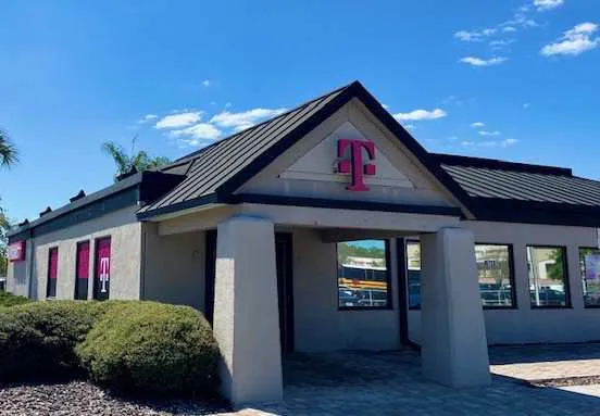 Exterior photo of T-Mobile store at Memorial Hwy & W Hillsborough Ave, Tampa, FL