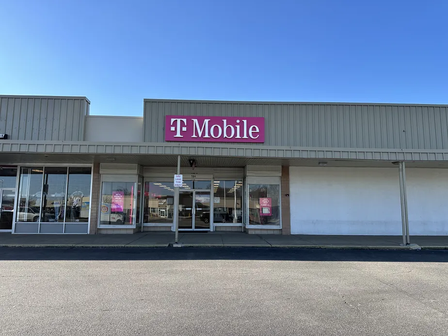  Exterior photo of T-Mobile Store at S Arlington St & Jonathan Ave, Akron, OH 