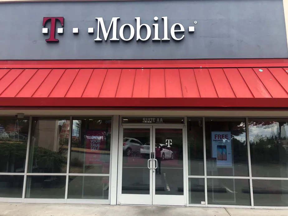  Exterior photo of T-Mobile store at 1st St & 142nd, Burien, WA 