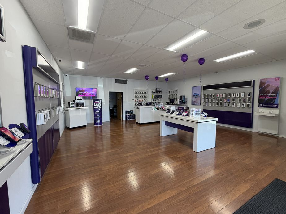 Metro by T-Mobile 2418 SE 182nd Ave - 2418 SE 182nd Ave