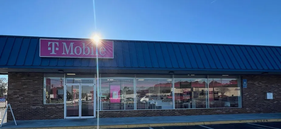 Exterior photo of T-Mobile Store at General Screven & Elma G Miles, Hinesville, GA 
