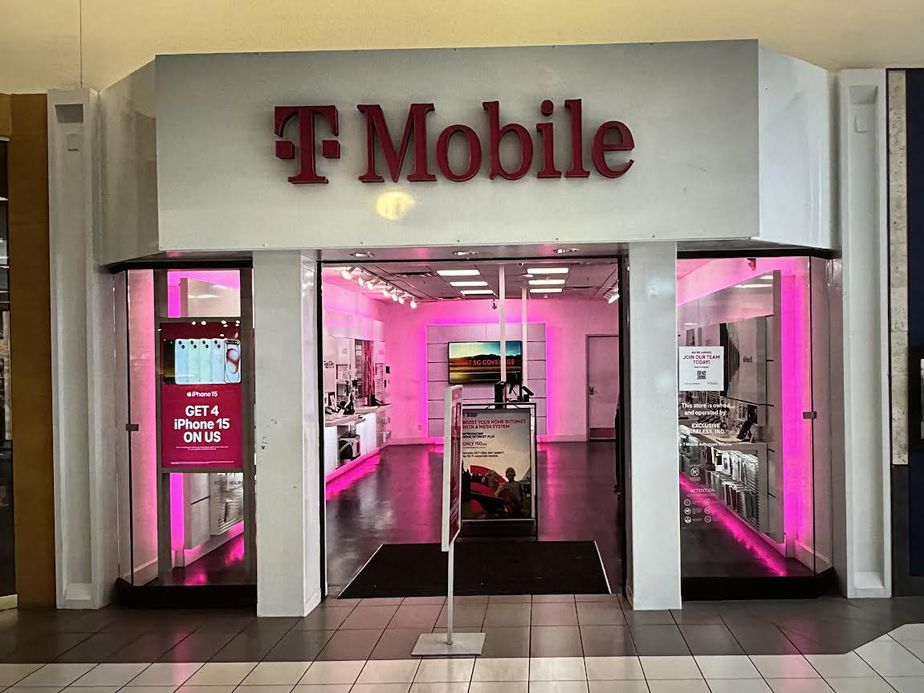Exterior photo of T-Mobile Store at Bayshore Mall, Eureka, CA