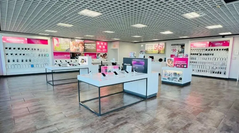  Interior photo of T-Mobile Store at St Rd 3 & Av El Conquistador, Fajardo, PR 