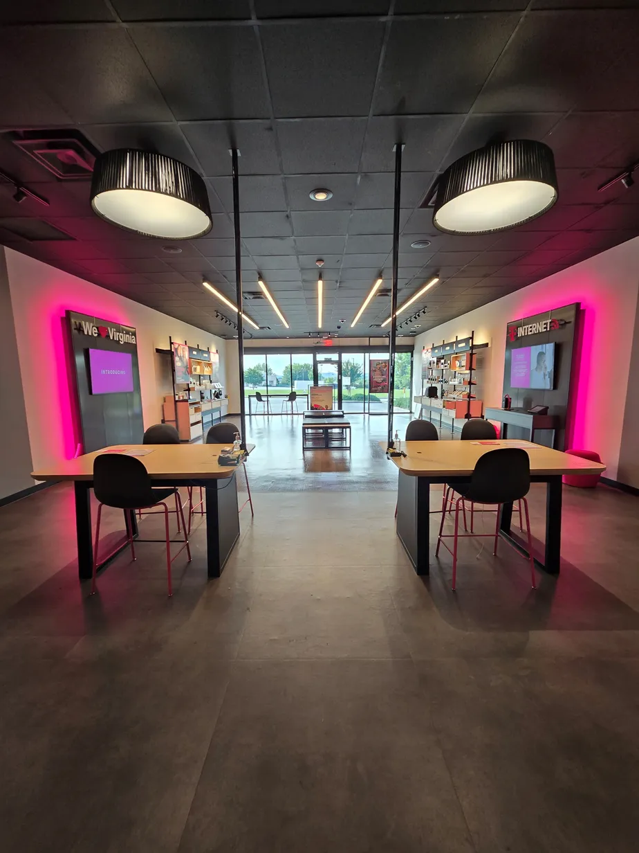  Interior photo of T-Mobile Store at Vly View Blvd NW & Ring Rd NW, Roanoke, VA 