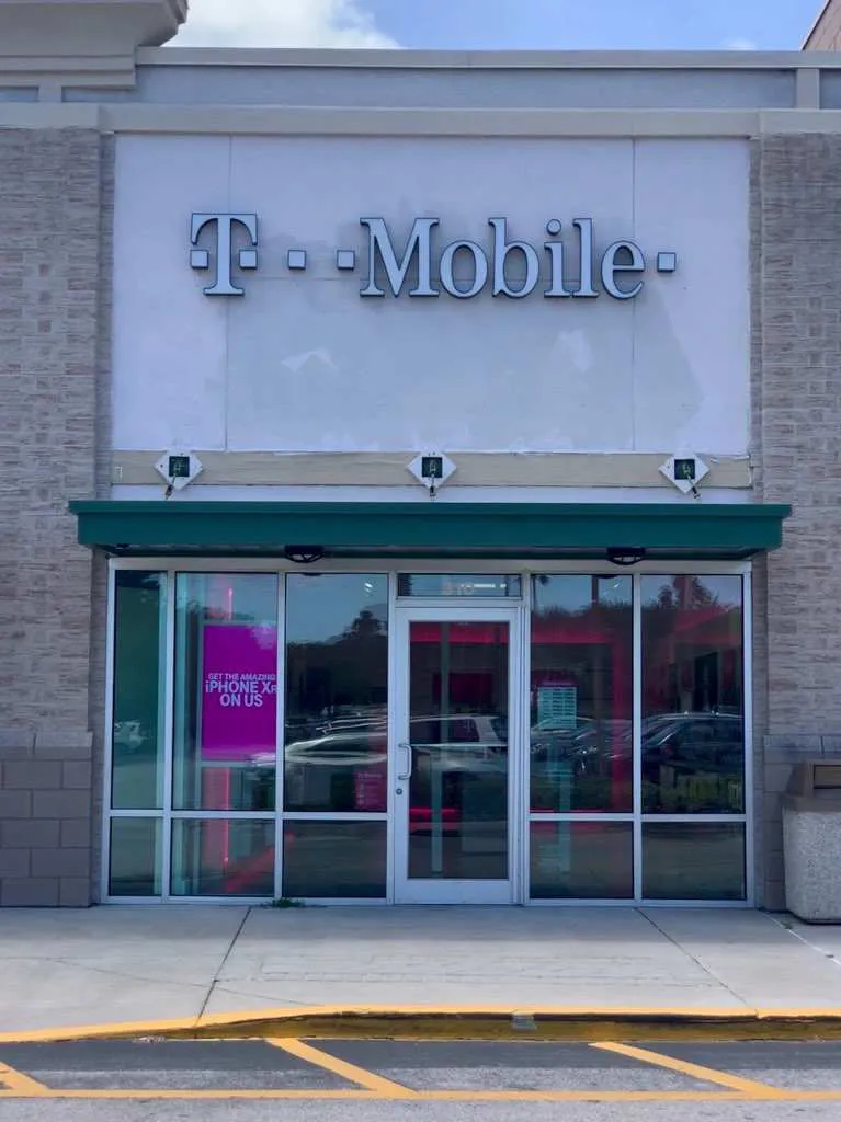  Exterior photo of T-Mobile store at A1a N & Palm Valley Rd, Ponte Vedra Beach, FL 