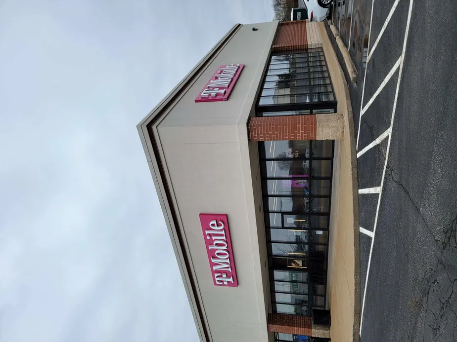 Exterior photo of T-Mobile Store at St Peters, SAINT PETERS, MO