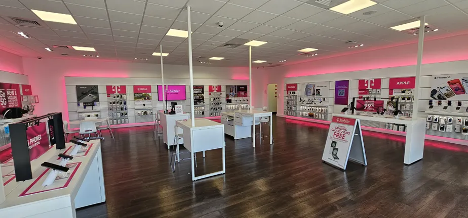 Foto del interior de la tienda T-Mobile en E Market St & Memory Ln, York, PA