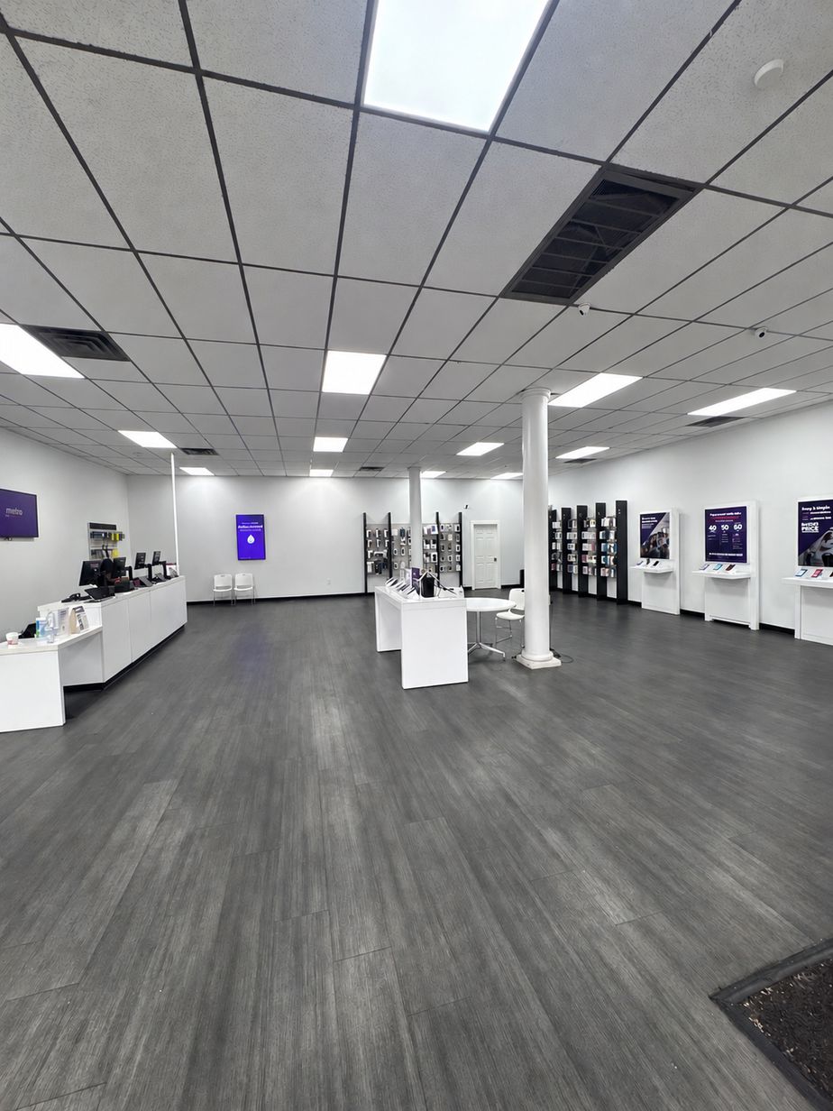 Metro by T-Mobile 5509 E Grand Ave - 5509 E Grand Ave 