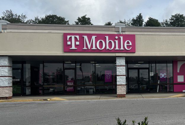 Exterior photo of T-Mobile Store at N L Rogers Wells Blvd & W Main St, Glasgow, KY