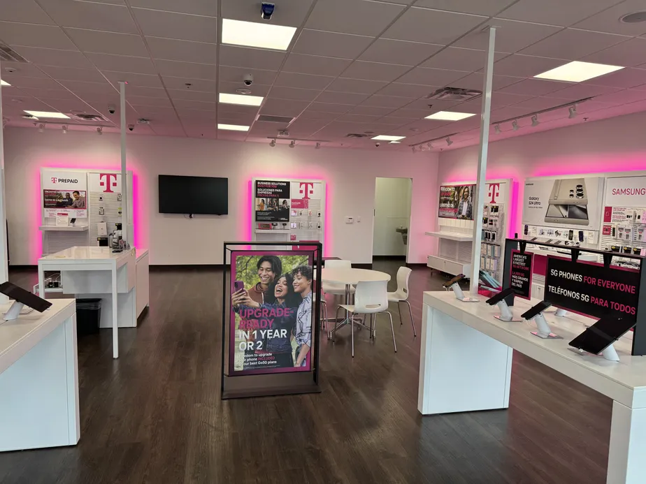  Interior photo of T-Mobile Store at The Village at Cumberland Park, Tyler, TX 