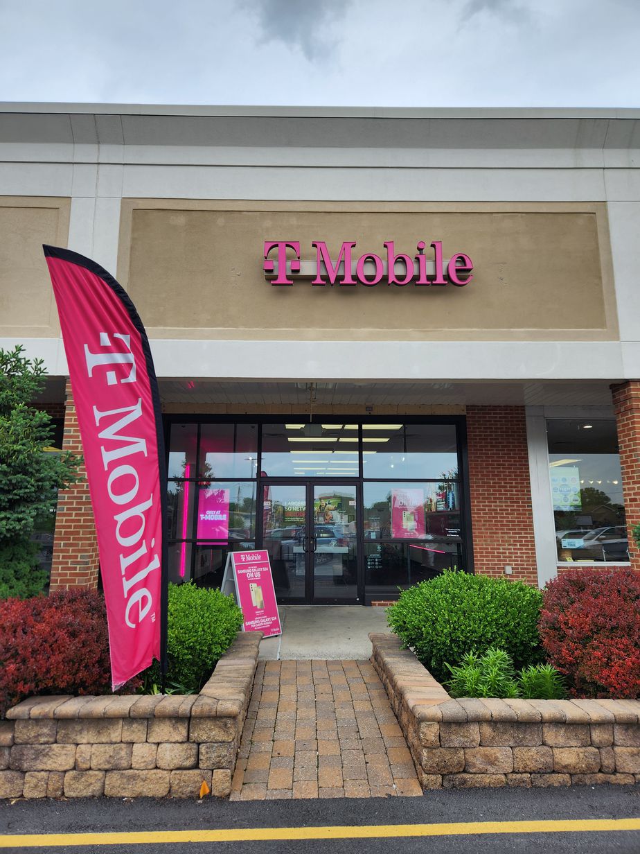 Exterior photo of T-Mobile Store at E Main St & N Duke St, Palmyra, PA