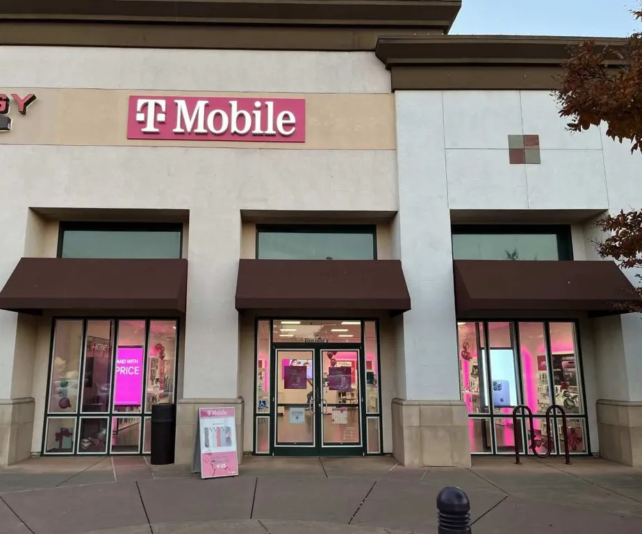 Exterior photo of T-Mobile Store at Gateway Plaza, Fairfield, CA