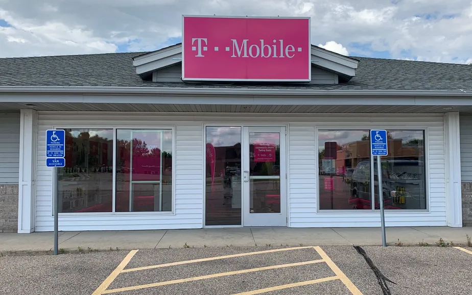 Exterior photo of T-Mobile store at W Bridge St & I-35, Owatonna, MN