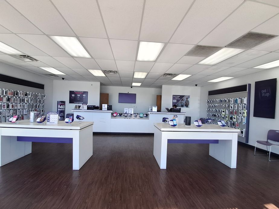 Metro by T-Mobile 104 S Carroll Ave - 104 S Carroll Ave 