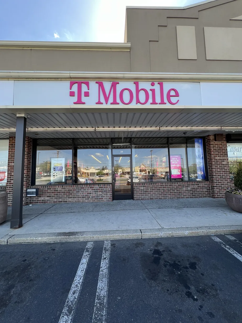 Foto del exterior de la tienda T-Mobile en E Germantown Pike & Hannah Ave, East Norriton, PA