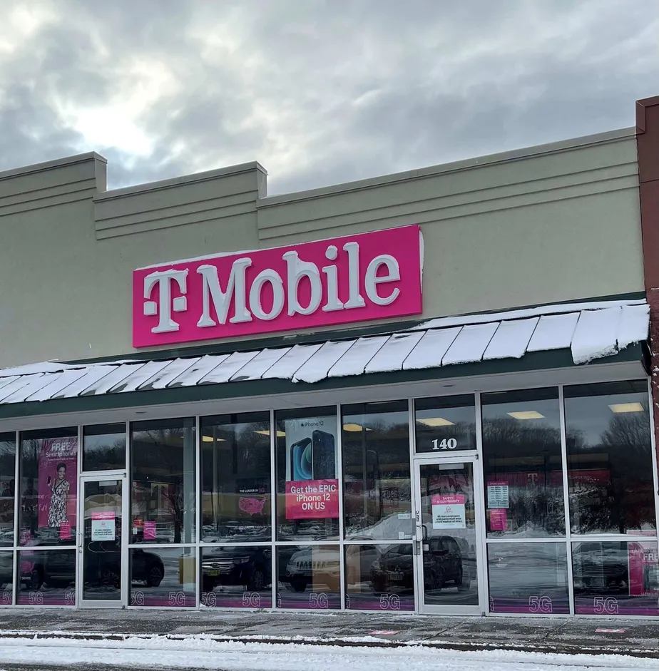 Foto del exterior de la tienda T-Mobile en Market Pl & I 90 E, Onalaska, WI