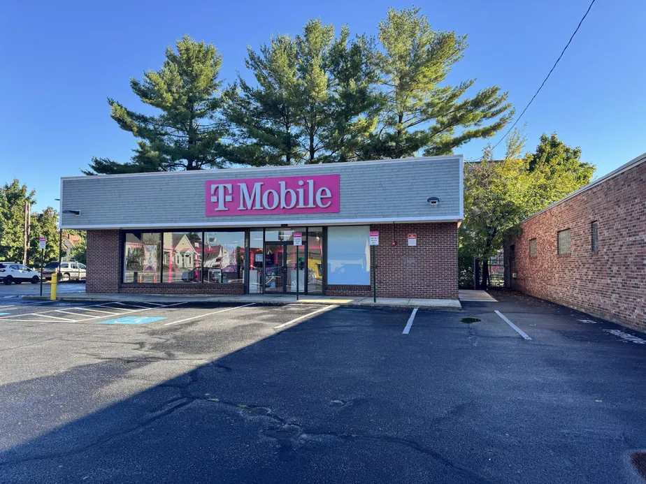  Exterior photo of T-Mobile Store at Main & Winter, Sanford, ME 