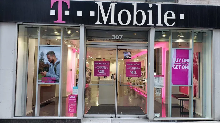 Exterior photo of T-Mobile store at Madison Avenue, New York, NY