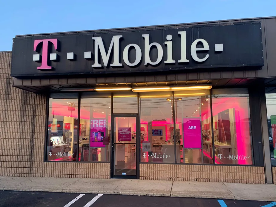 Exterior photo of T-Mobile store at Front & Oregon, Philadelphia, PA