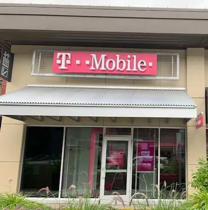Exterior photo of T-Mobile store at 4th St & 228th, Sammamish, WA
