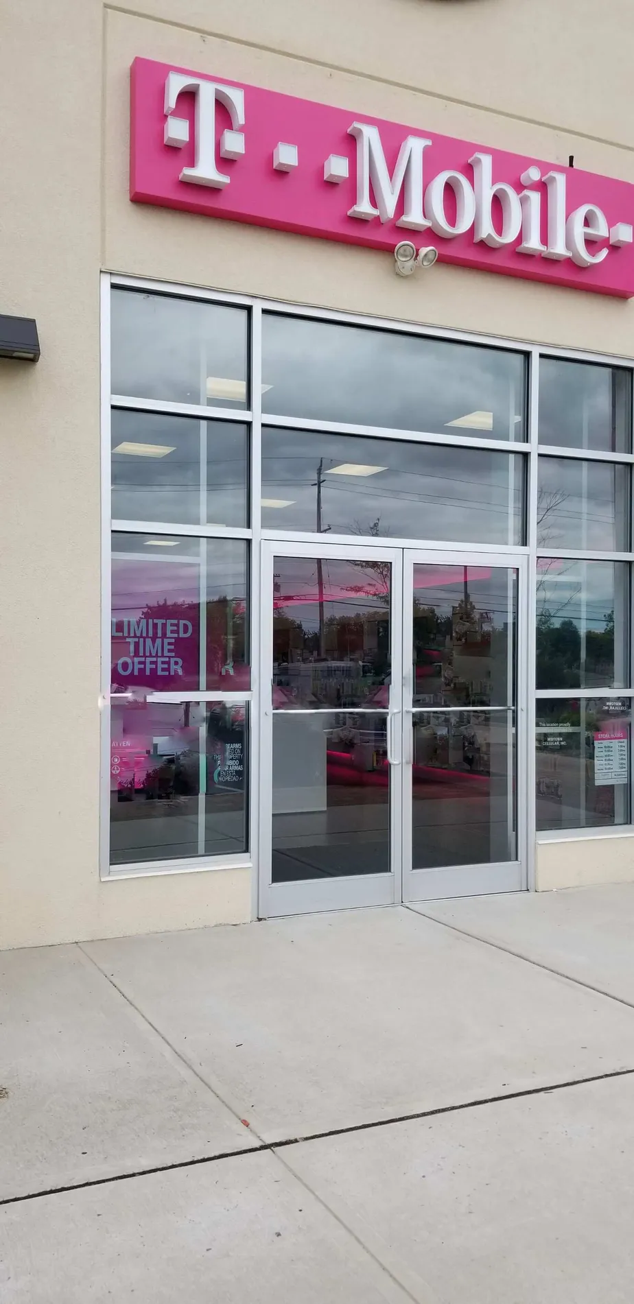 Exterior photo of T-Mobile store at Us-130 & Maple Stream Rd, East Windsor, NJ