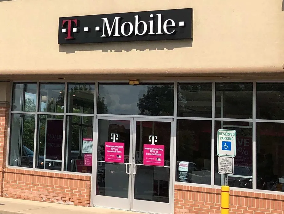  Exterior photo of T-Mobile store at Centennial Ave & Stelton Rd, Piscataway, NJ 