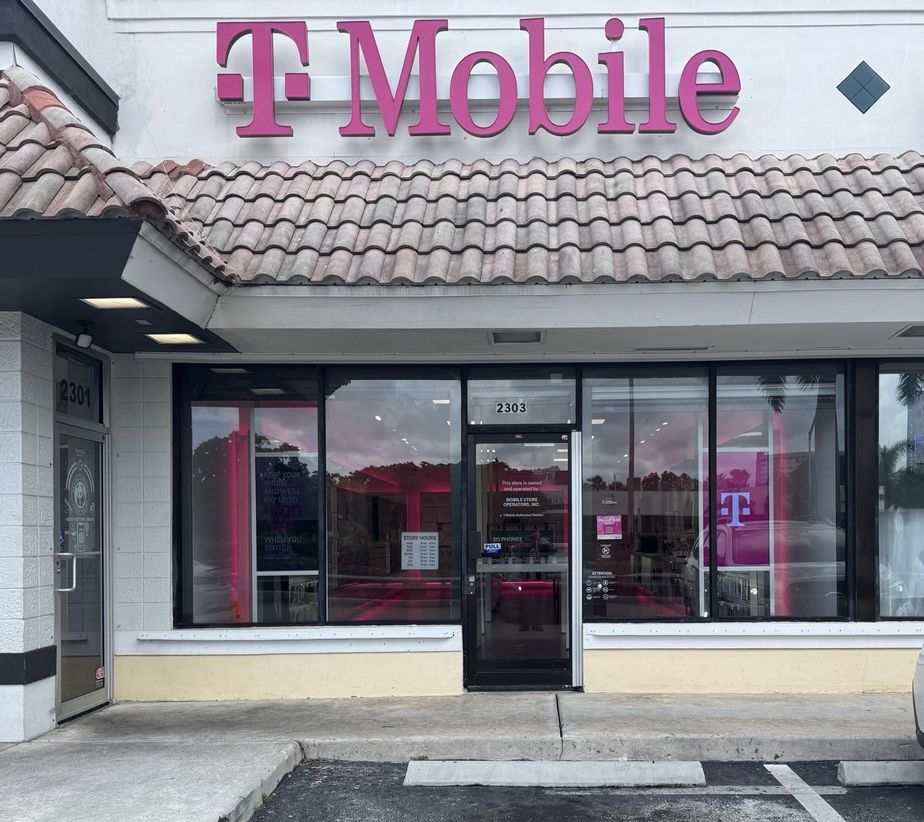 Exterior photo of T-Mobile Store at Hallandale Beach & Three Islds, Hallandale Beach, FL