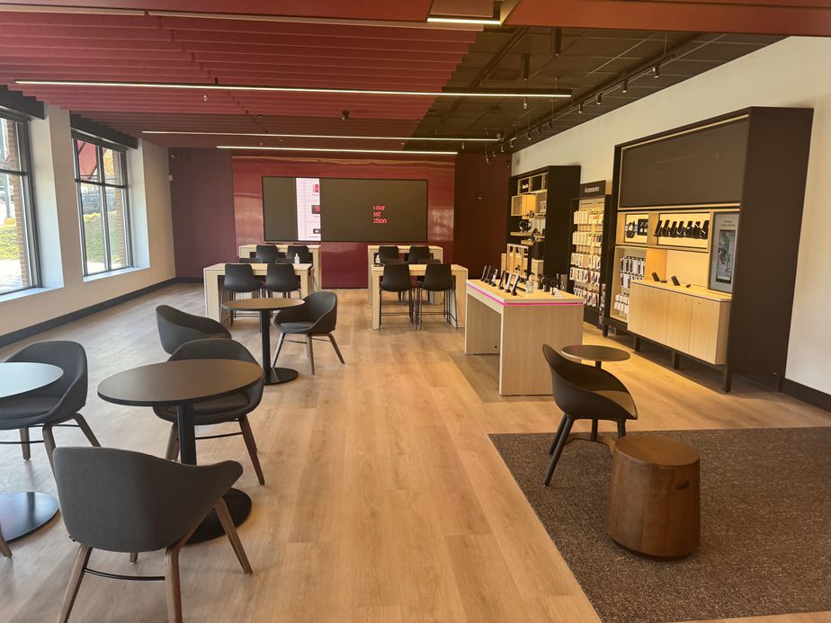 Interior photo of T-Mobile Store at Baltimore Pike & Rt 420, Springfield, PA