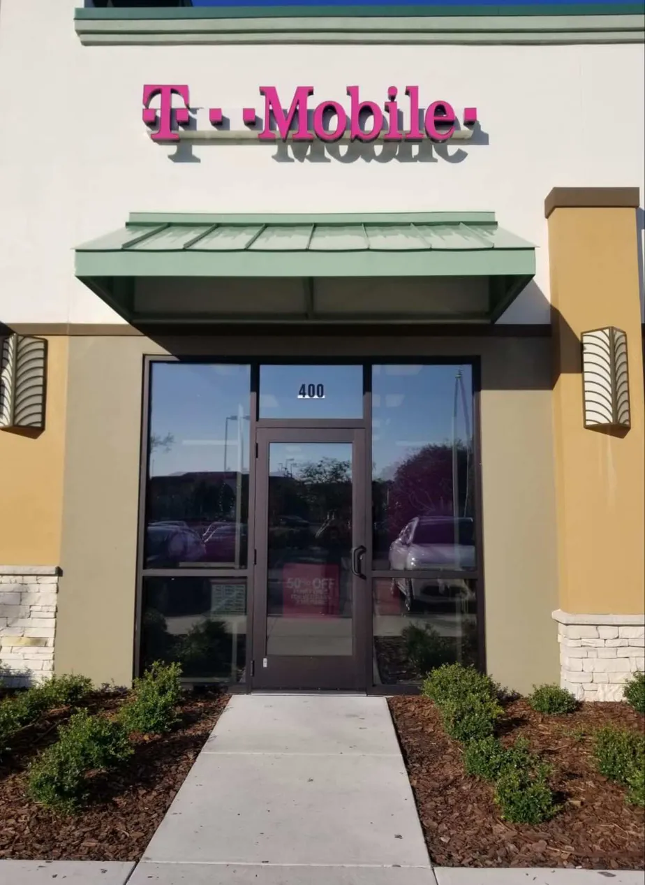 Exterior photo of T-Mobile store at Winter Garden Vineland & Silverlake Park, Windermere, FL