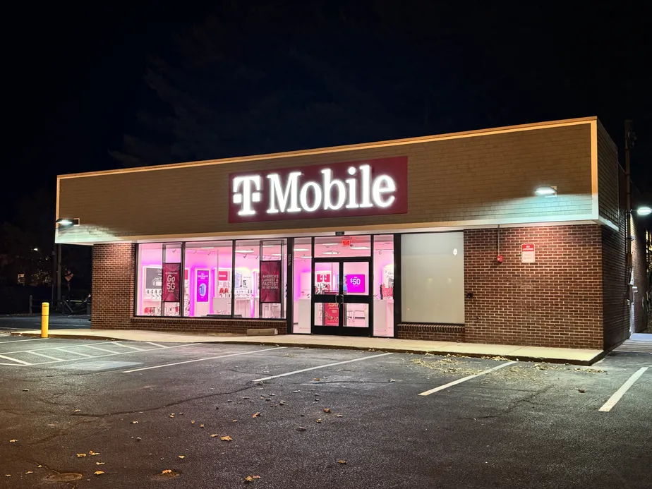  Exterior photo of T-Mobile Store at Main & Winter, Sanford, ME 