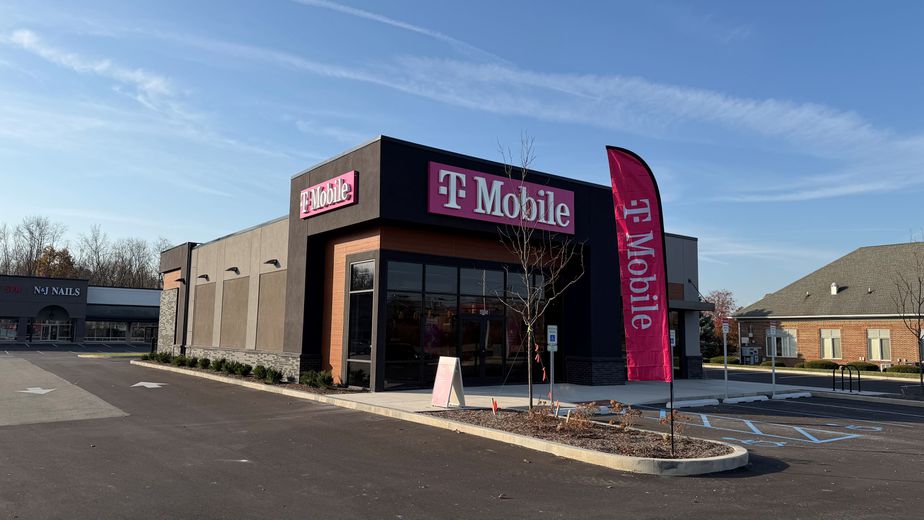  Exterior photo of T-Mobile Store at 82nd & Statesmen, Indianapolis, IN 