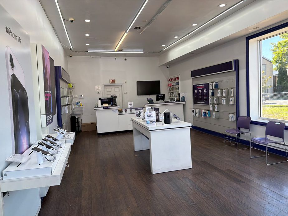 Metro by T-Mobile 3871 S Archer Ave - 3871 S Archer Ave 