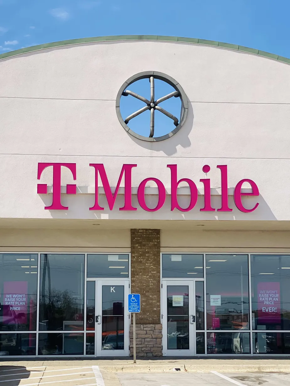Exterior photo of T-Mobile Store at Delaware & Oralabor, Ankeny, IA