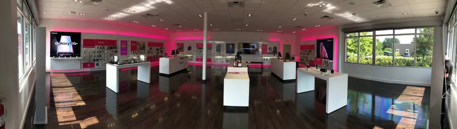 Foto del interior de la tienda T-Mobile en Sh 181 & I-10, Daphne, AL