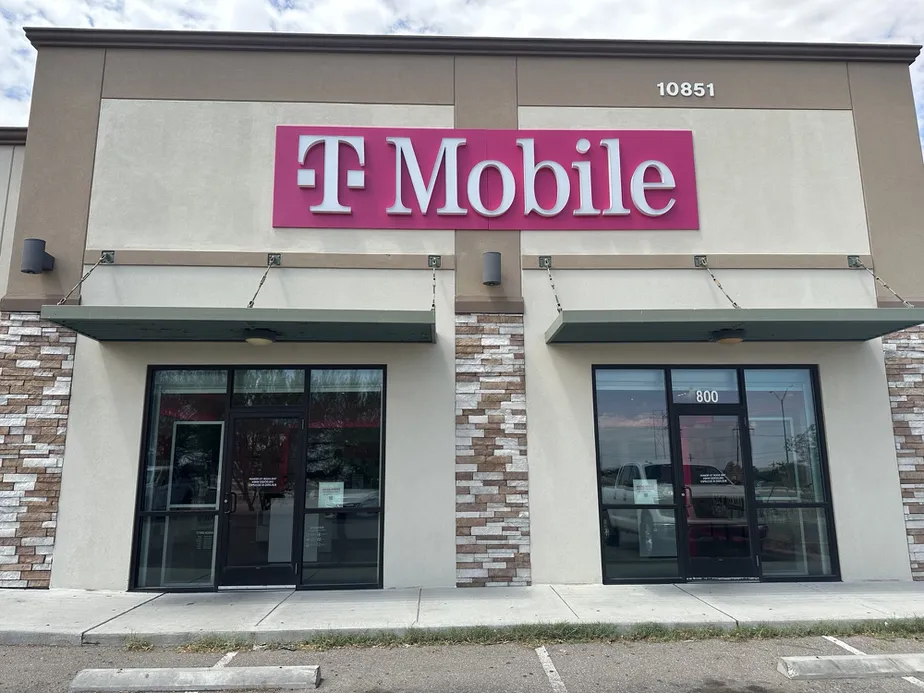 Exterior photo of T-Mobile Store at Gateway South & Loma Del Sur, El Paso, TX