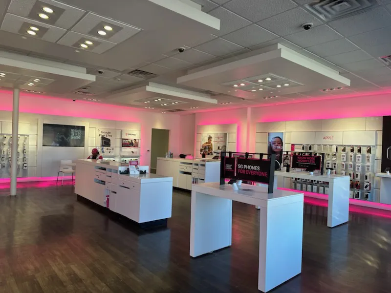  Interior photo of T-Mobile Store at US 71 & MO 58, Raymore, MO 