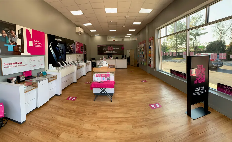 Foto del interior de la tienda T-Mobile en Veterans Hwy & Suffolk Ave, Islandia, NY