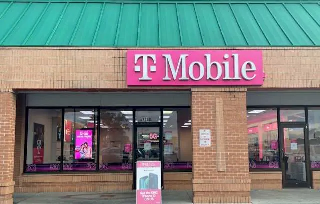 Exterior photo of T-Mobile store at Gall Blvd & Medical Center Ave 2, Zephyrhills, FL
