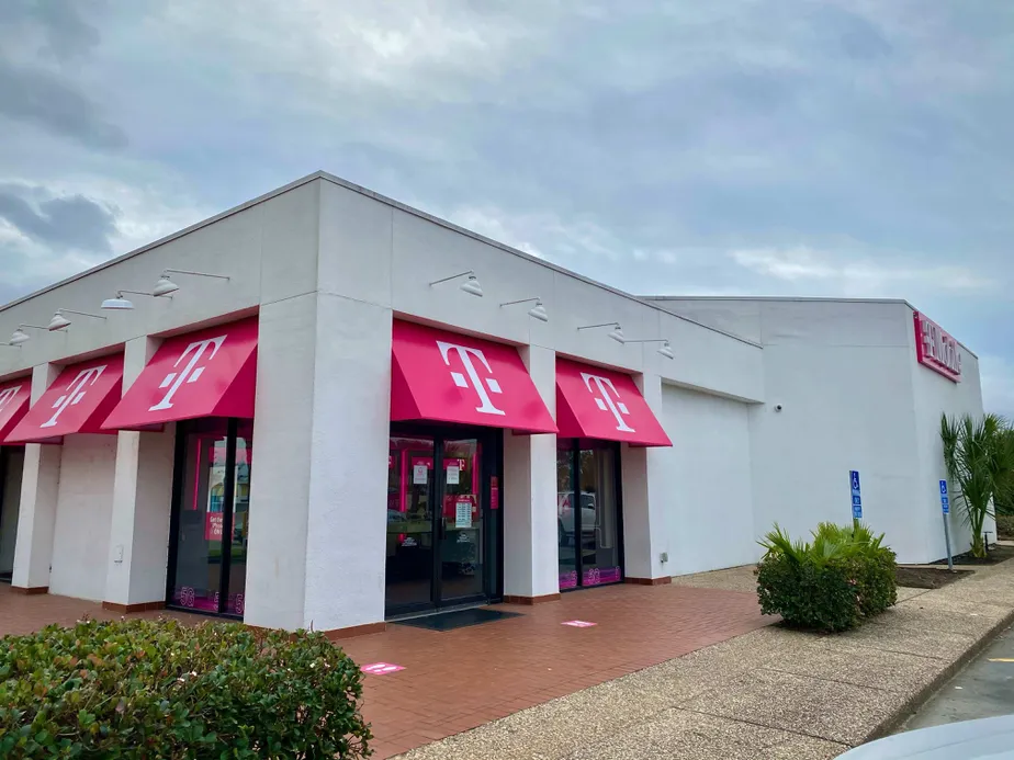 Exterior photo of T-Mobile store at Hwy 59 N & E Denton, Humble, TX