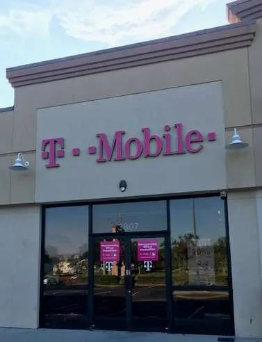 Exterior photo of T-Mobile store at Us Hwy 98 & Sharon, Lakeland, FL