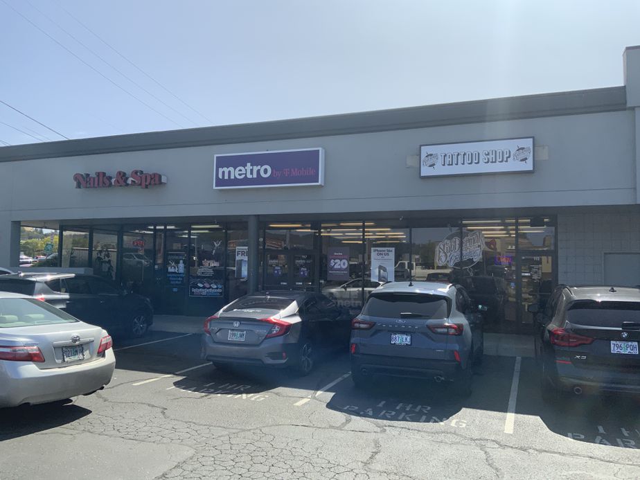 Metro by T-Mobile 161 NE Garden Valley Blvd 117 - 161 NE Garden Valley Blvd 117