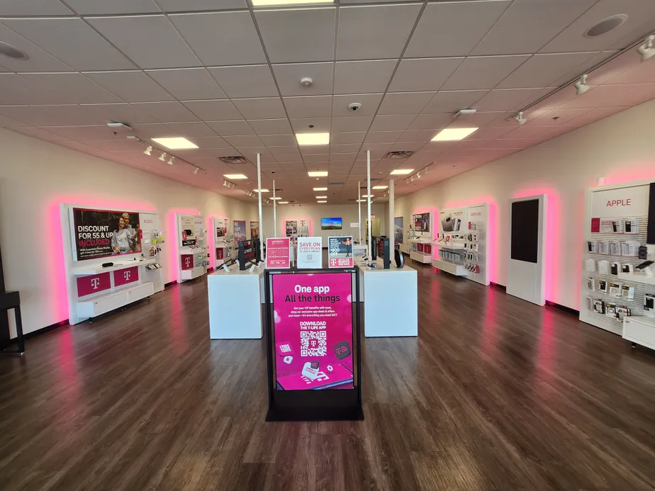  Interior photo of T-Mobile Store at College & Hillcrest, Vernon, TX 