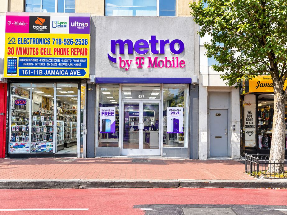 Metro by T-Mobile 161-11 Jamaica Avenue - 161-11 Jamaica Avenue 