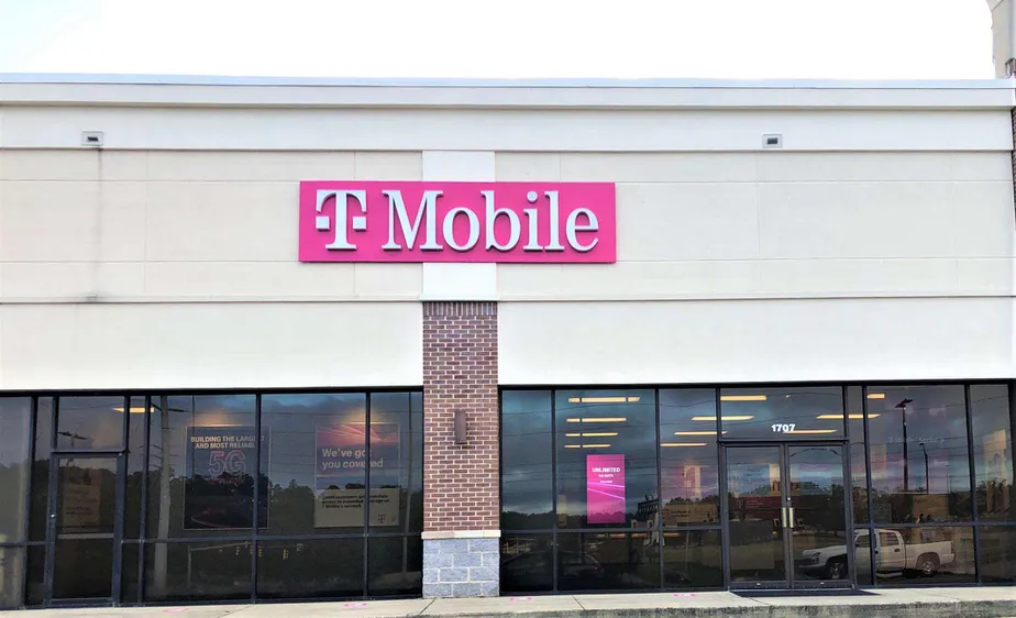 Exterior photo of T-Mobile store at Montgomery Hwy & I 459 N, Hoover, AL